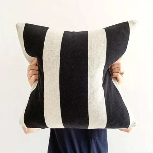 Kissen 50x50cm | gestreift schwarz