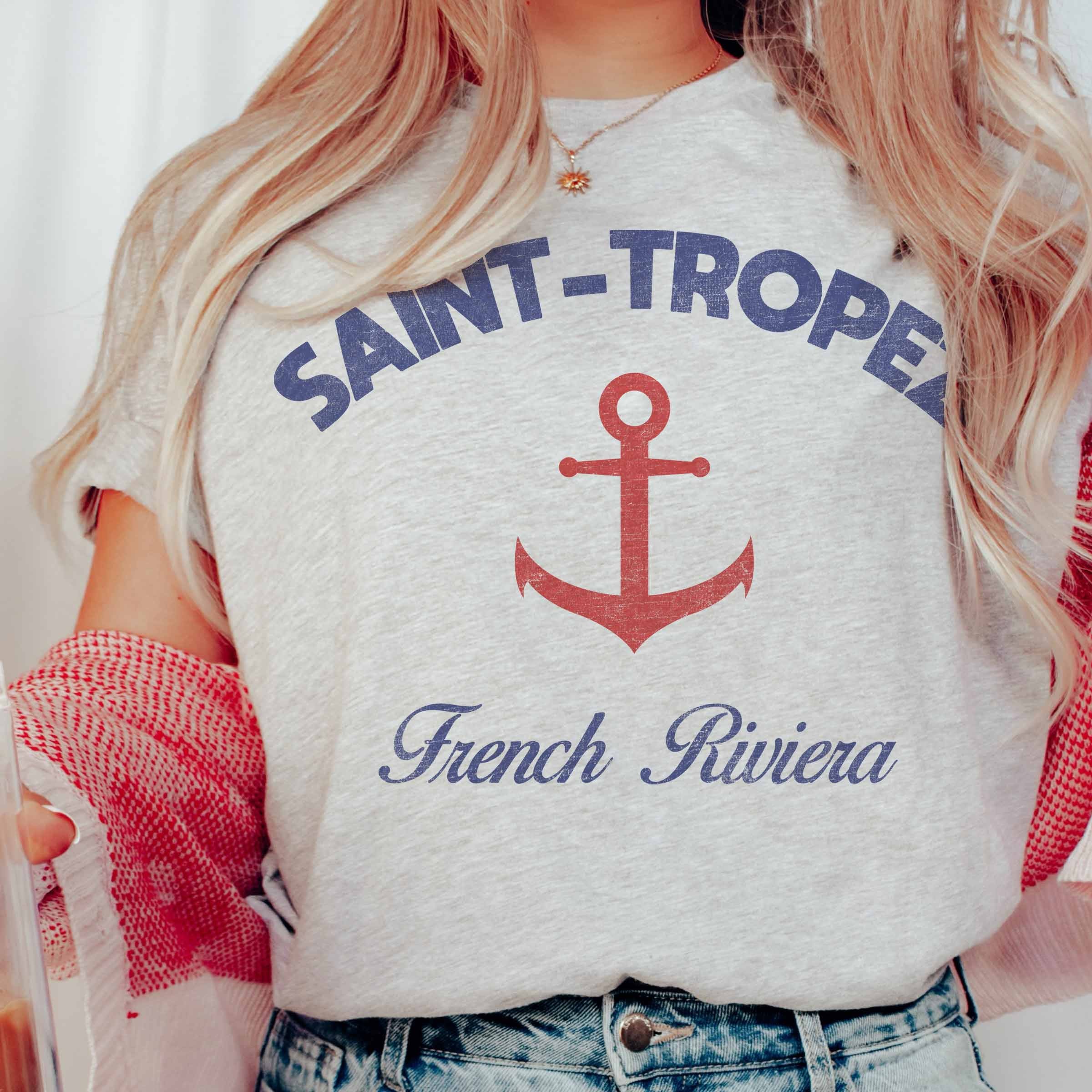 Saint Tropez Grafik T-Shirt hellgrau mit Anker-Design, ideal für lässige Outfits, weiche Airlume-Baumwolle.