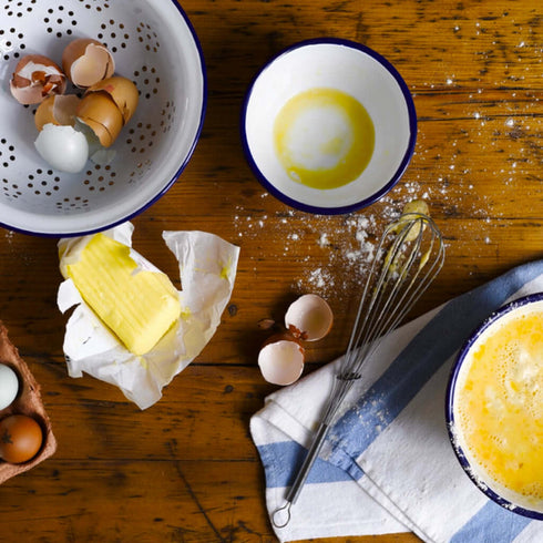 6er Set Emaille-Schüsseln | weiss mit blauem Rand