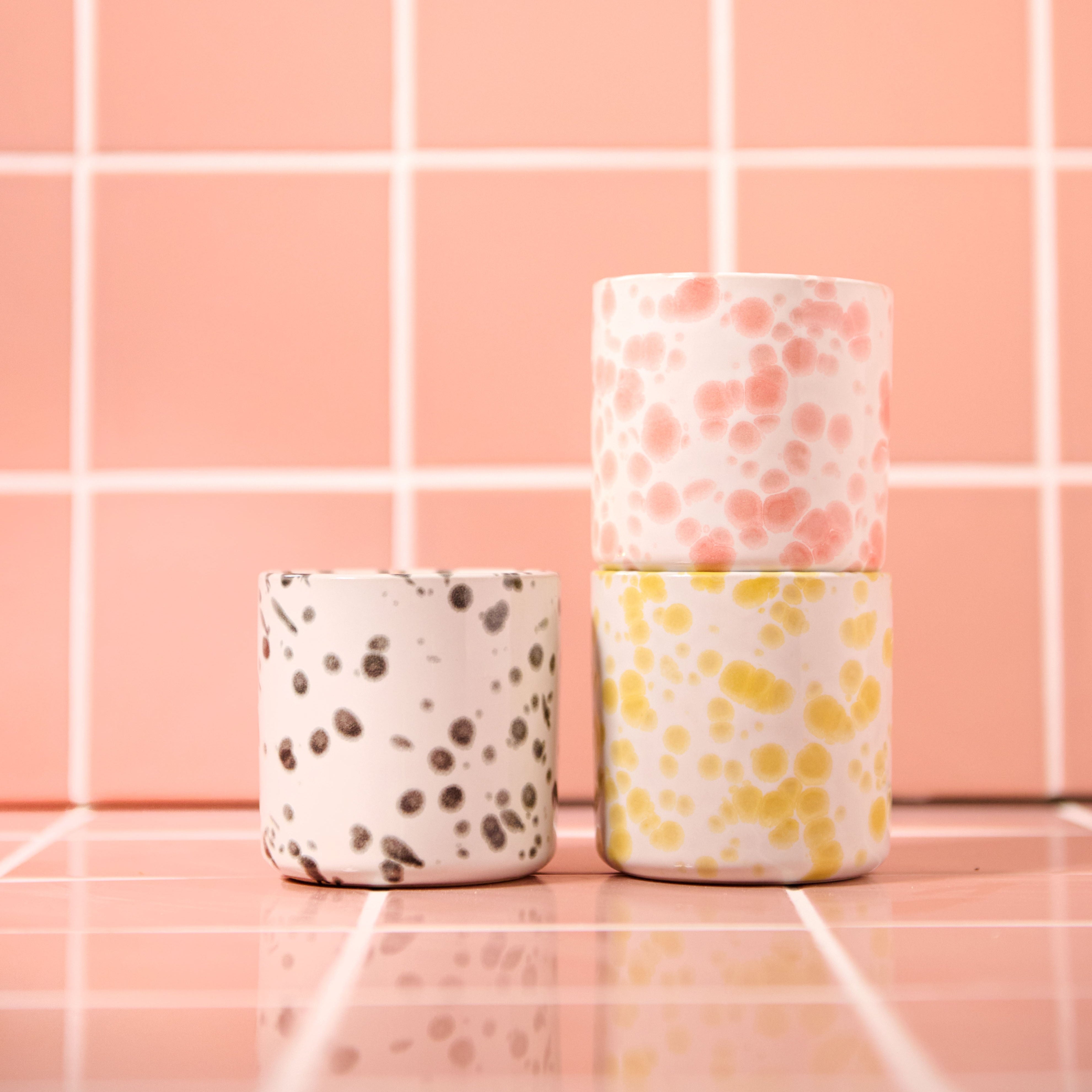 Bougie dans une tasse | couleurs diverses