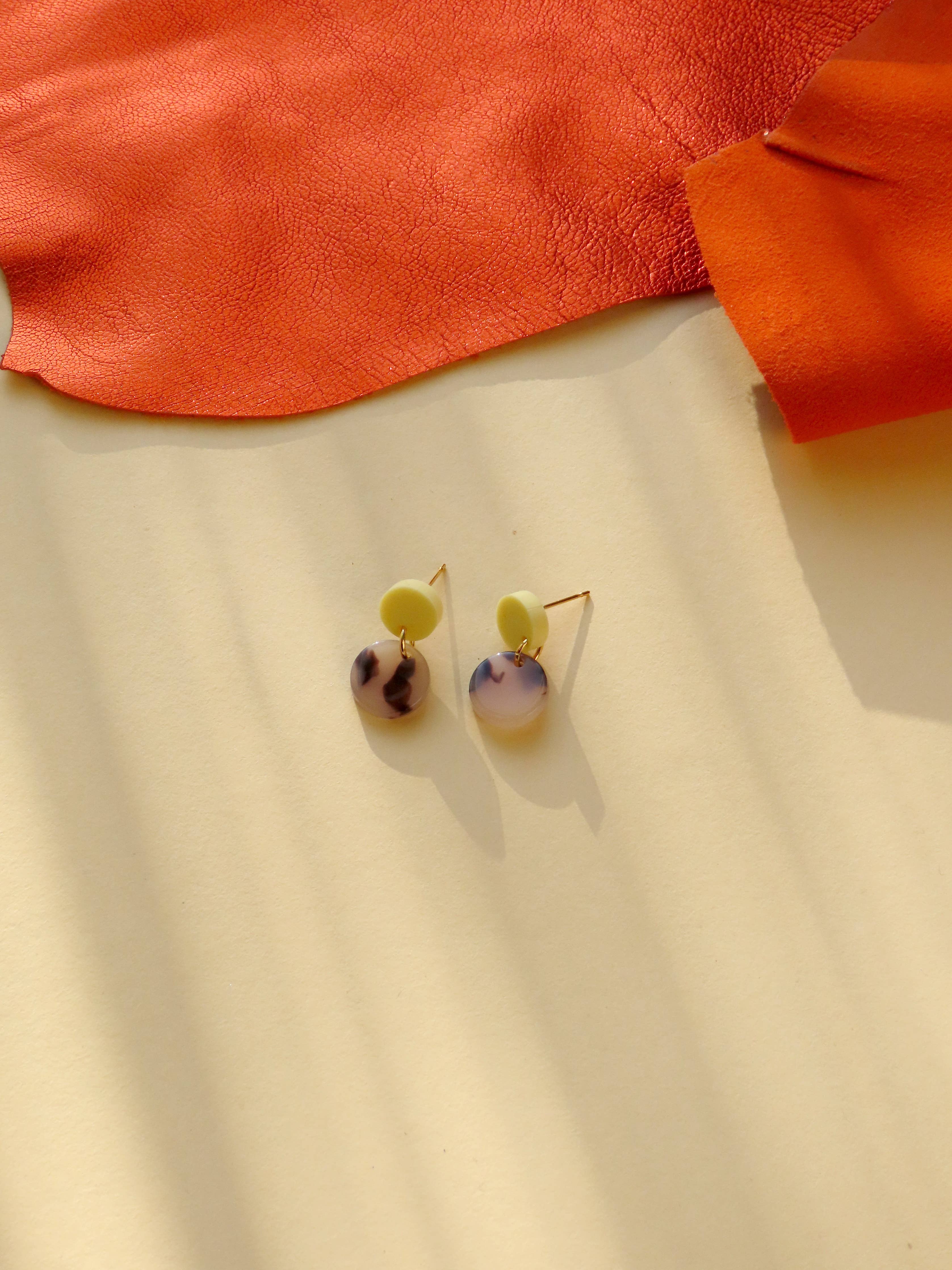 Boucles d'oreilles | Tiny Leo Dots jaune clair