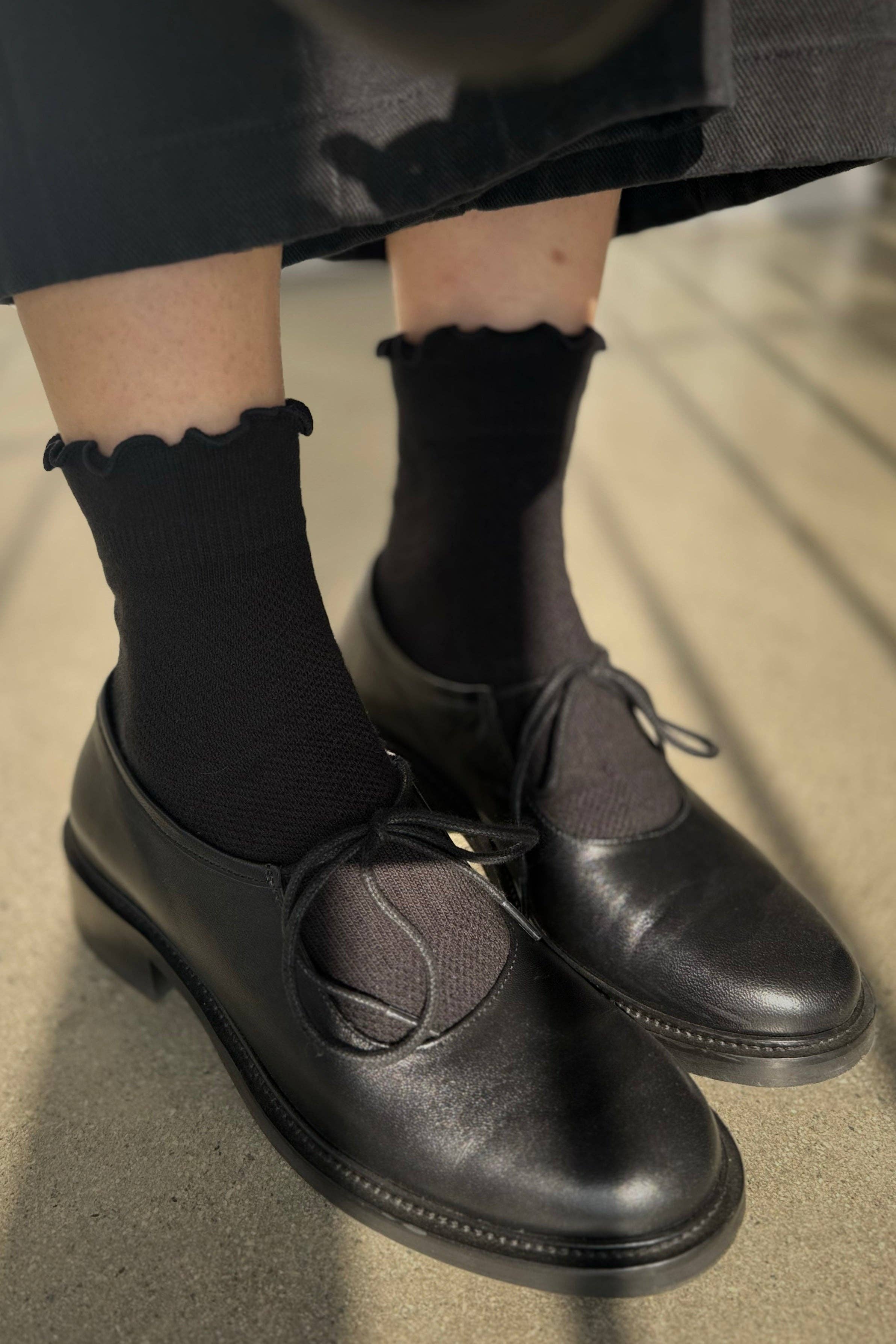 Rüschen-Hugger-Crew-Socken (Großhandel): HT. GREY / RED