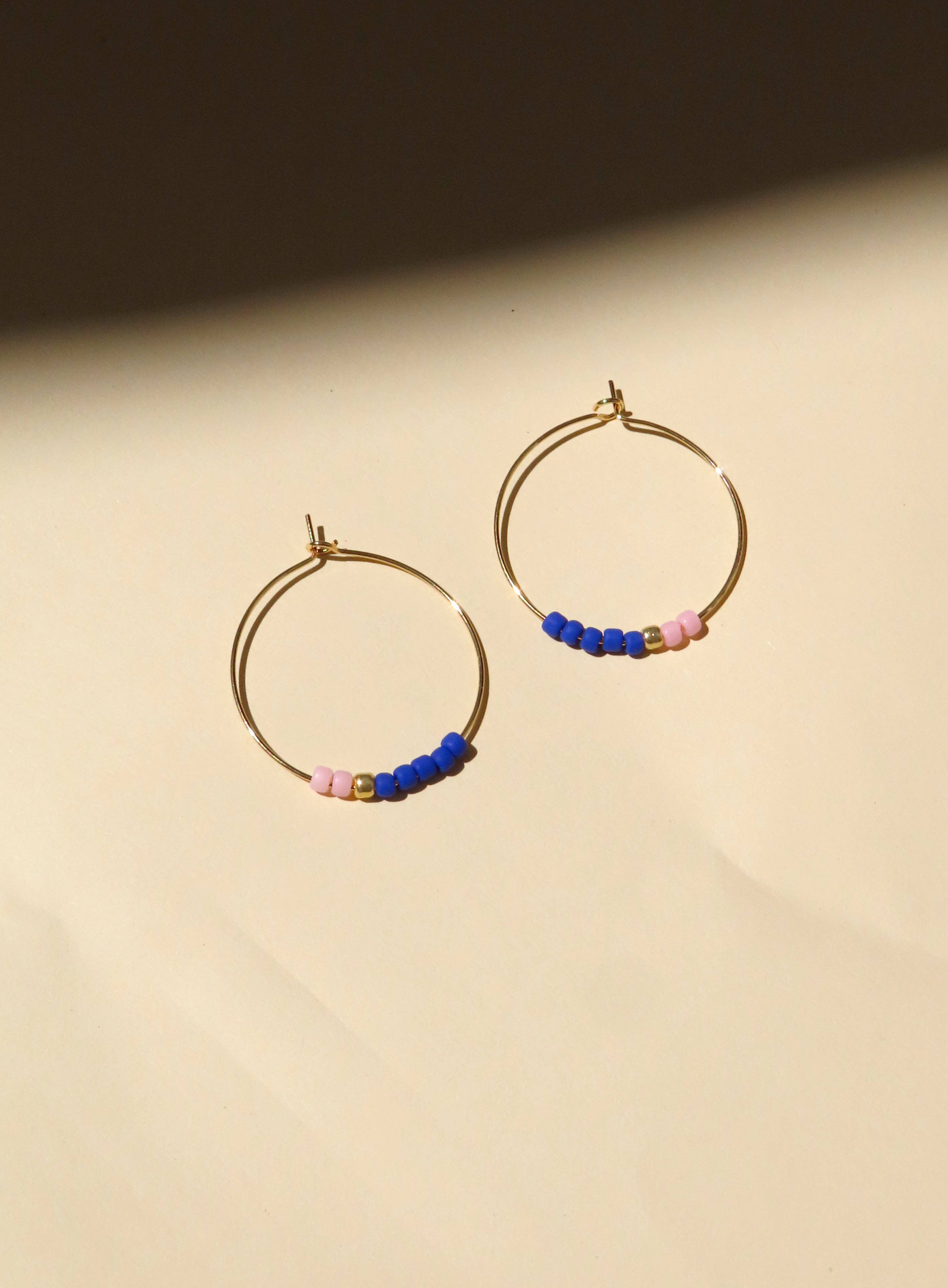Boucles d'oreilles créoles | Perles Toho bleu + rose