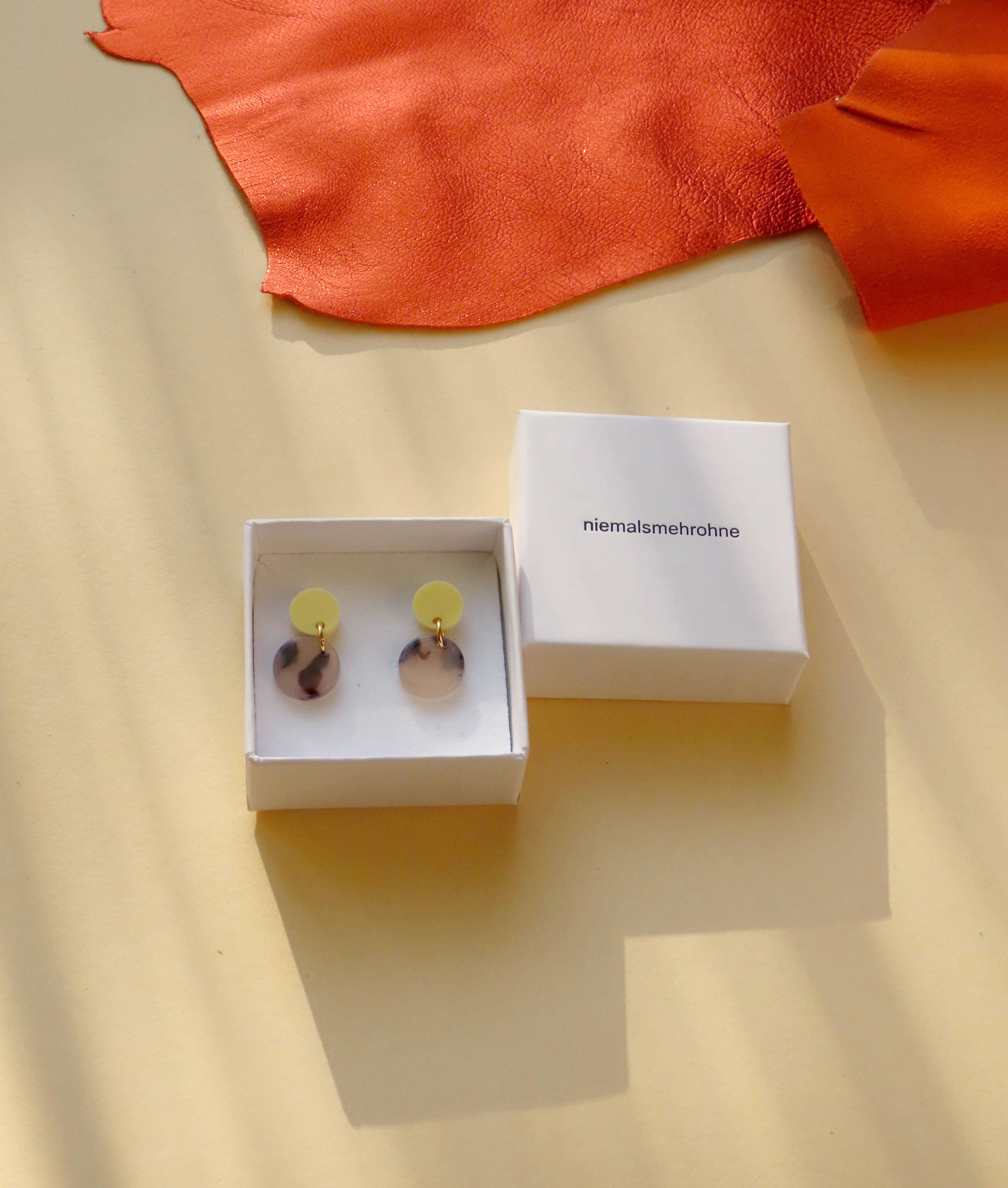 Boucles d'oreilles | Tiny Leo Dots jaune clair