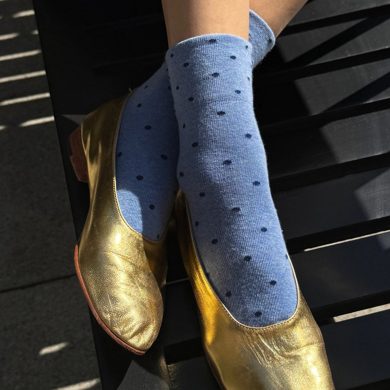 Gepunktete Sneaker-Socken blau
