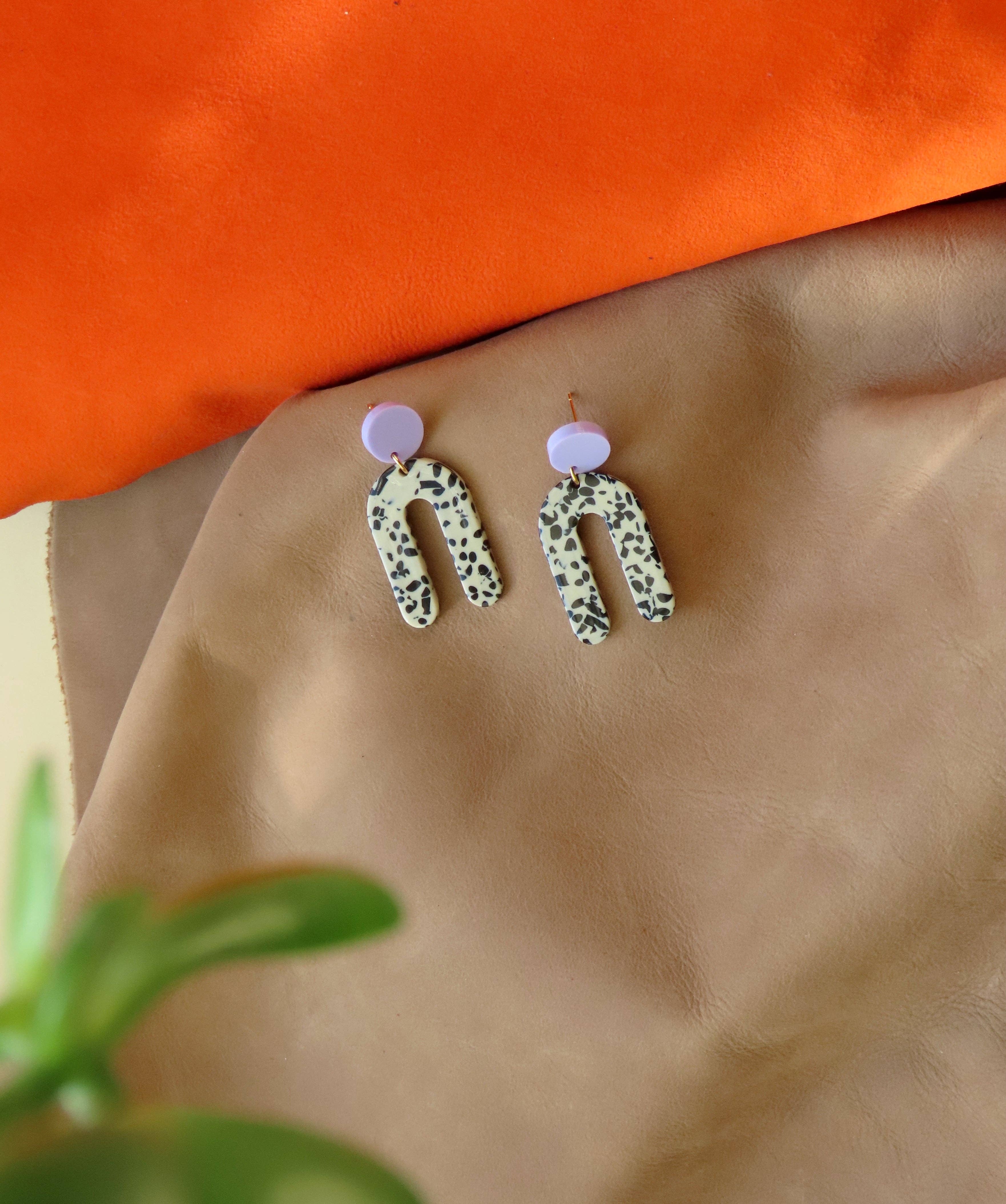 Boucles d'oreilles Statement | Arc Slim Greige à pois