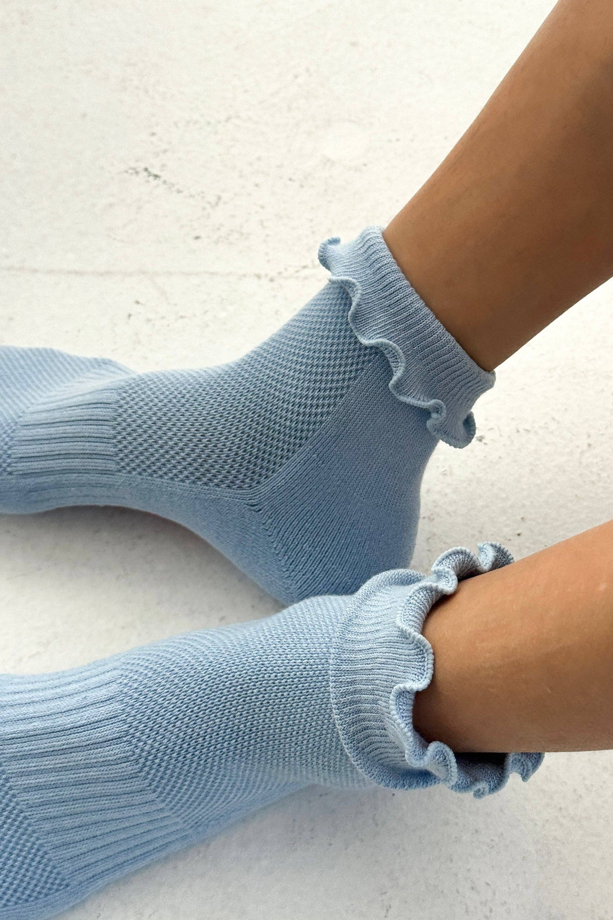 Rüschen-Hugger-Crew-Socken (Großhandel): HT. GREY / RED