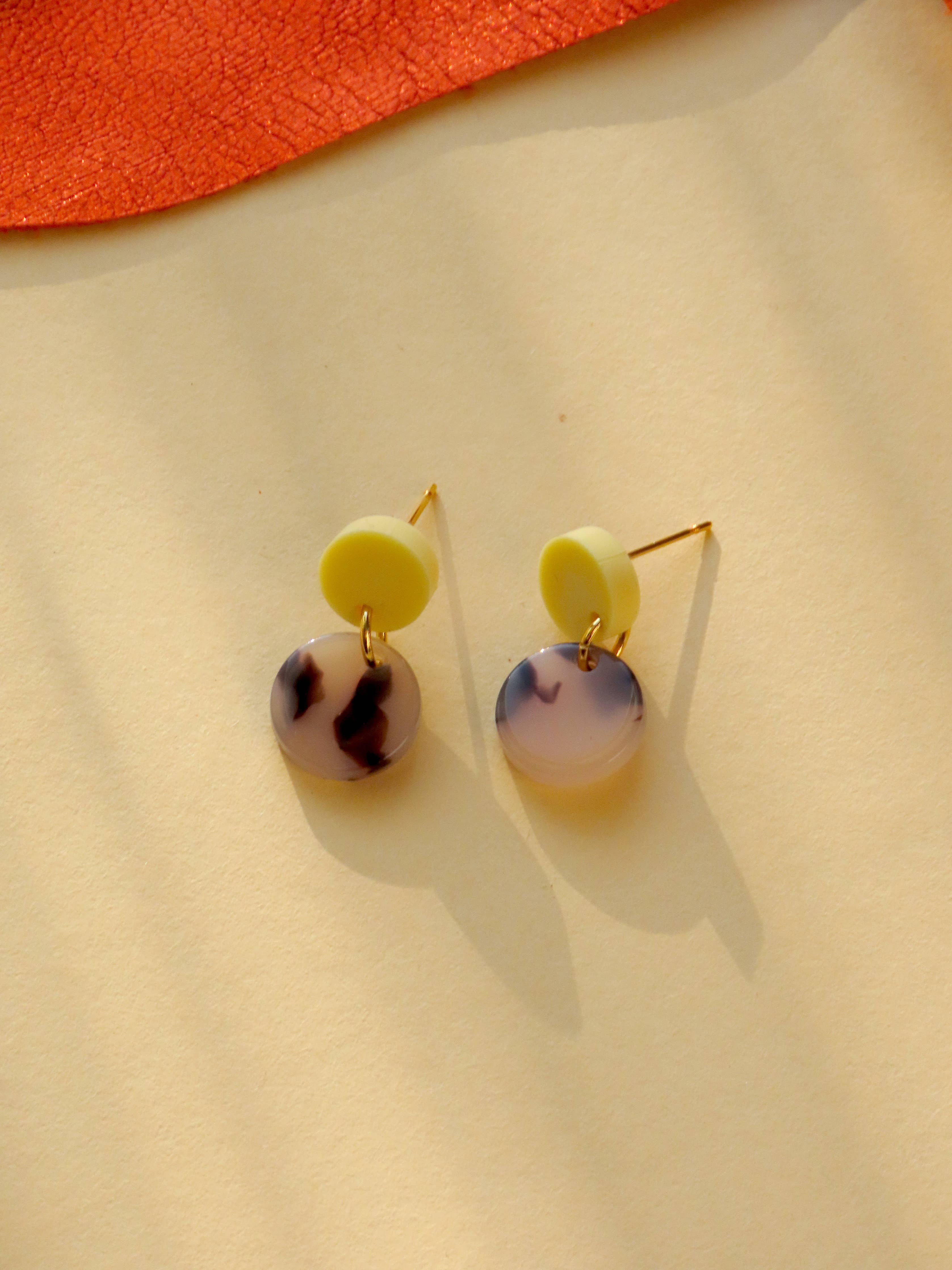 Boucles d'oreilles | Tiny Leo Dots jaune clair