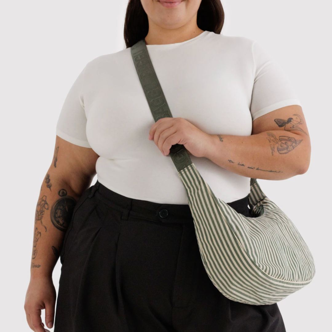 Nylon Crescent Bag medium | striped sage