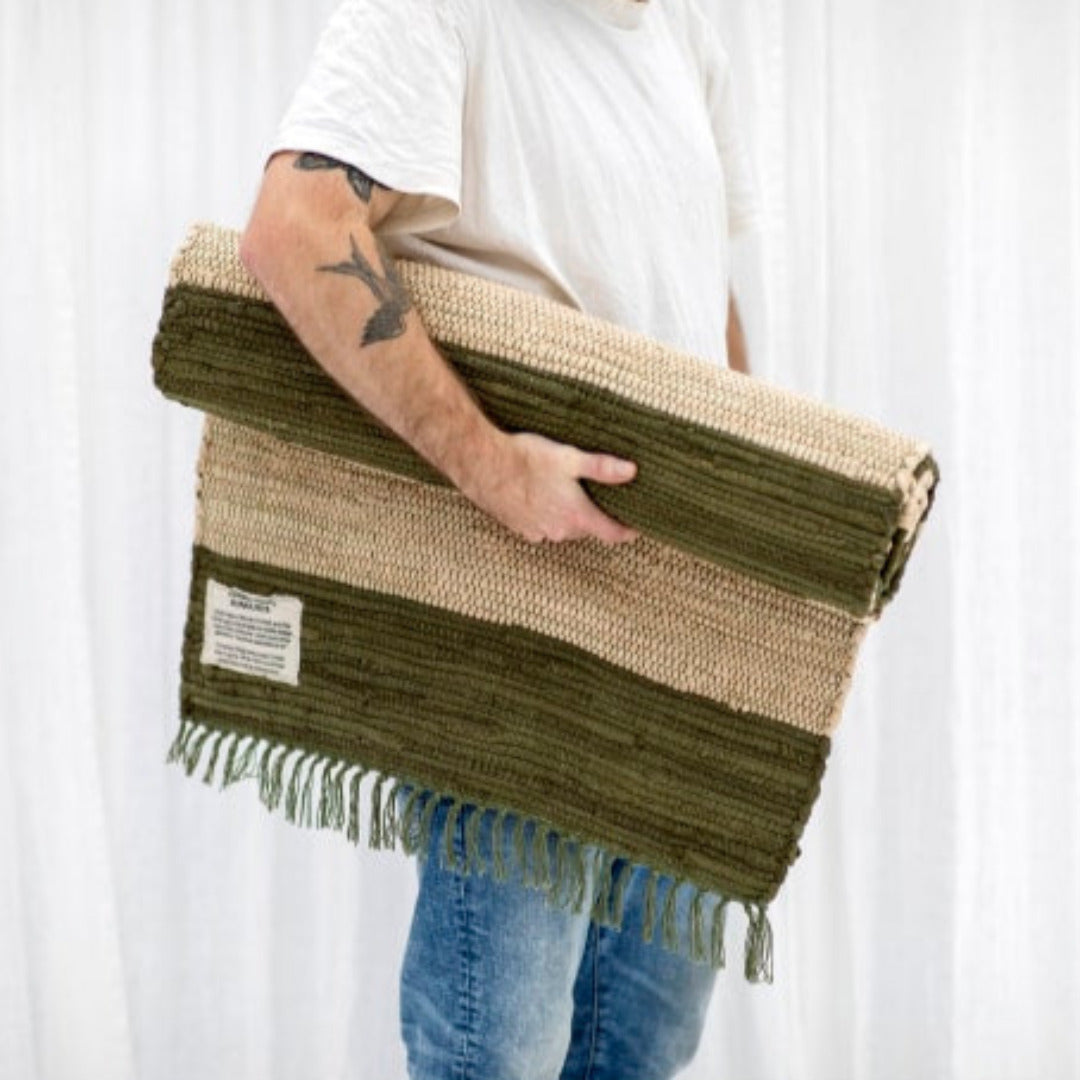 Tapis tissé à la main CHINDI | Beige avec kaki
