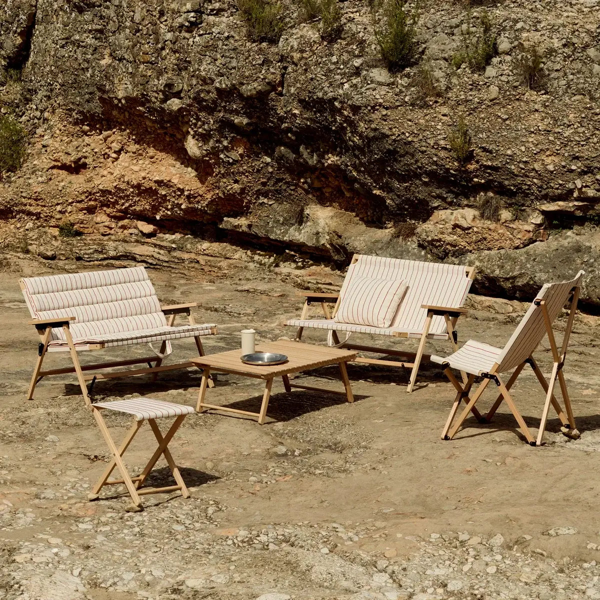 Outdoor Market Folding Chair | beige with red stripes