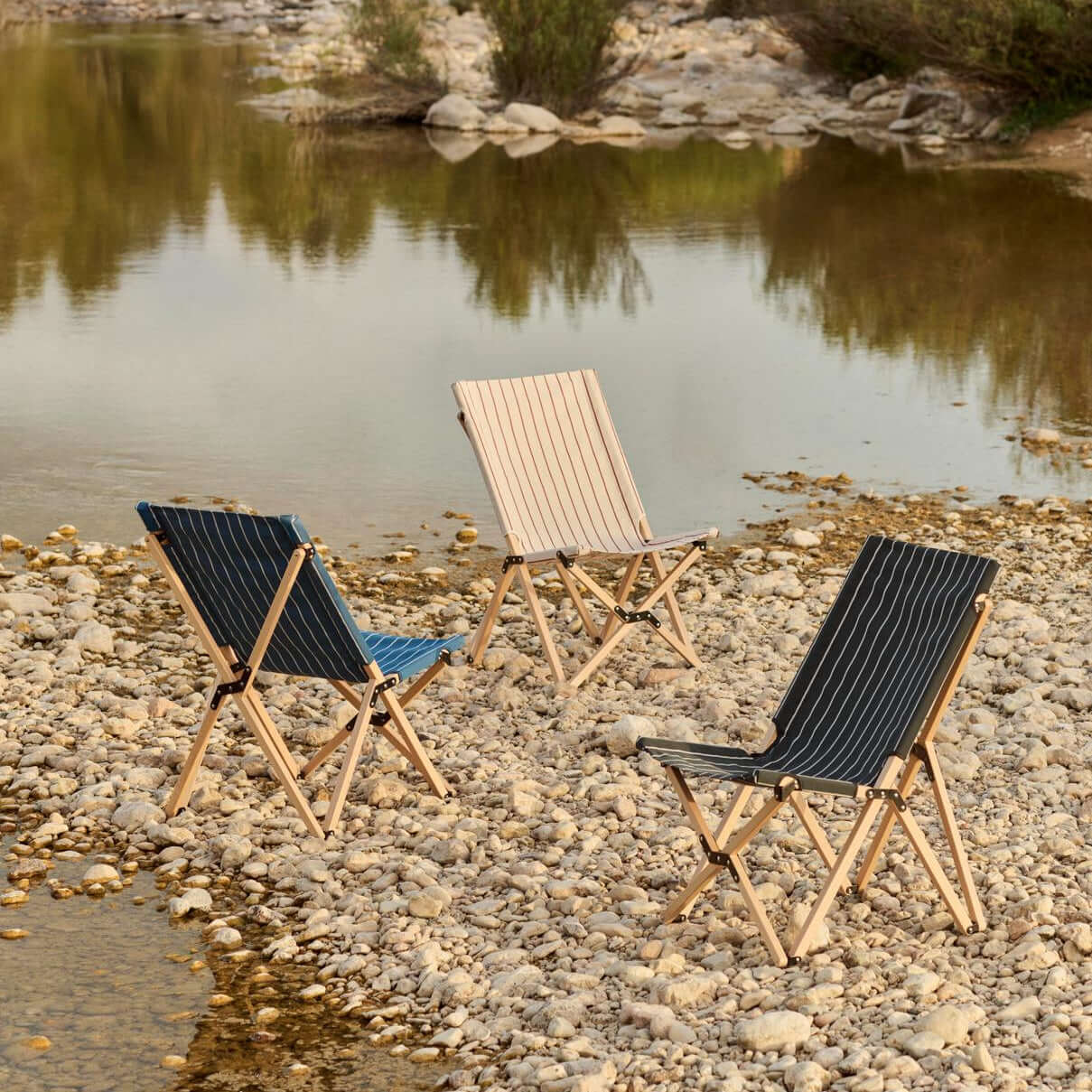 Outdoor Market Folding Chair | black with white stripes