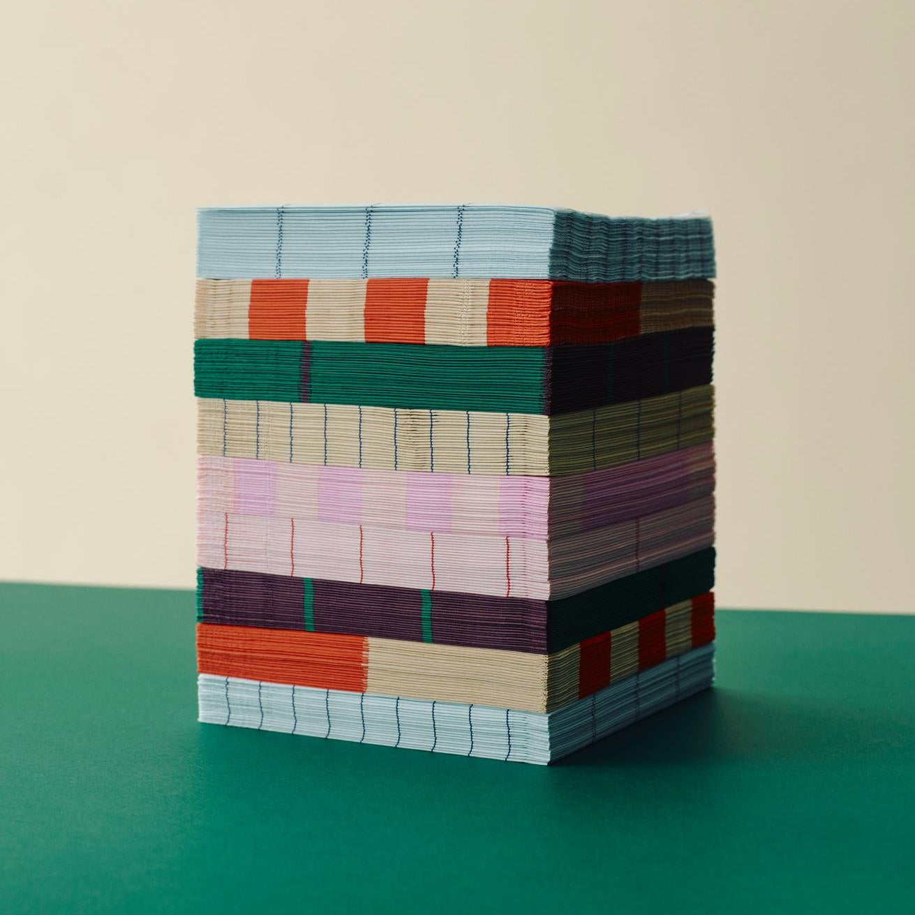 Serviettes en papier format déjeuner | blanc cassé, quadrillage bleu