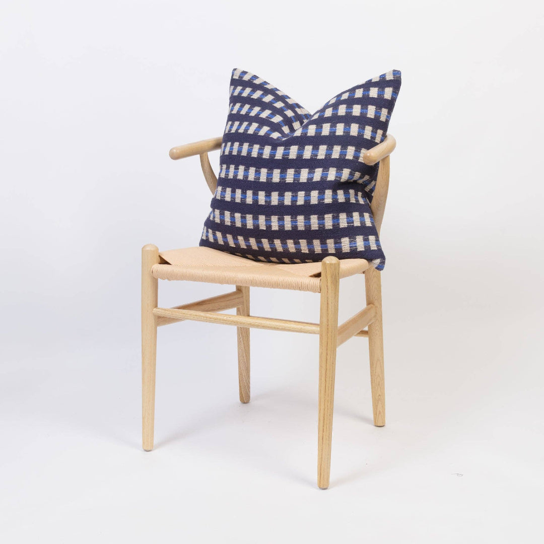 Housse de coussin décorative en tissu de coton : Hila Cobalt