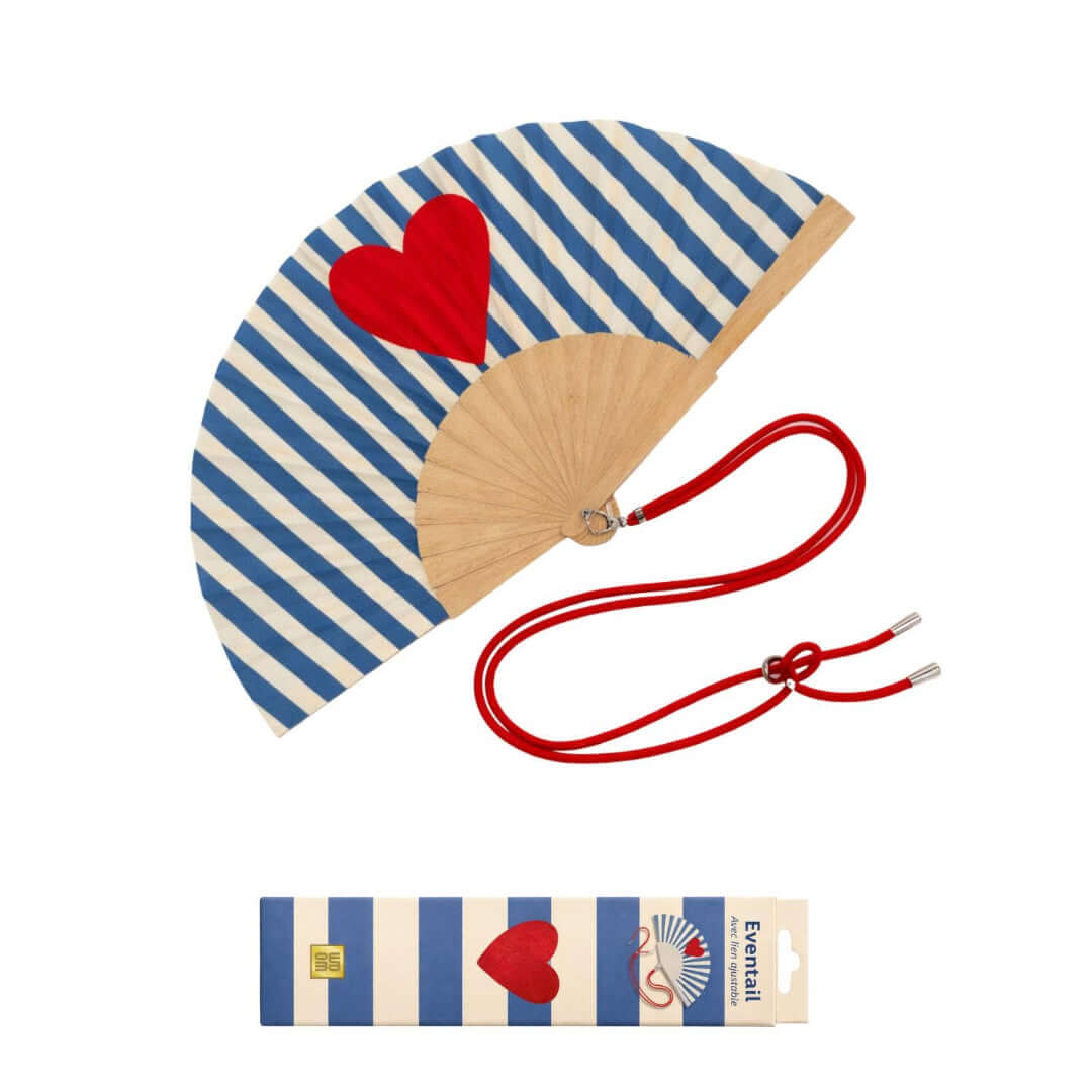 Woom Fächer Sommeraccessoire in Blau mit Herzdesign und rotem Band für stilvolle Sommerfrische.