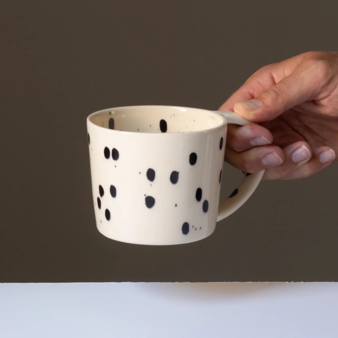Tasse 400 ml | pois noirs