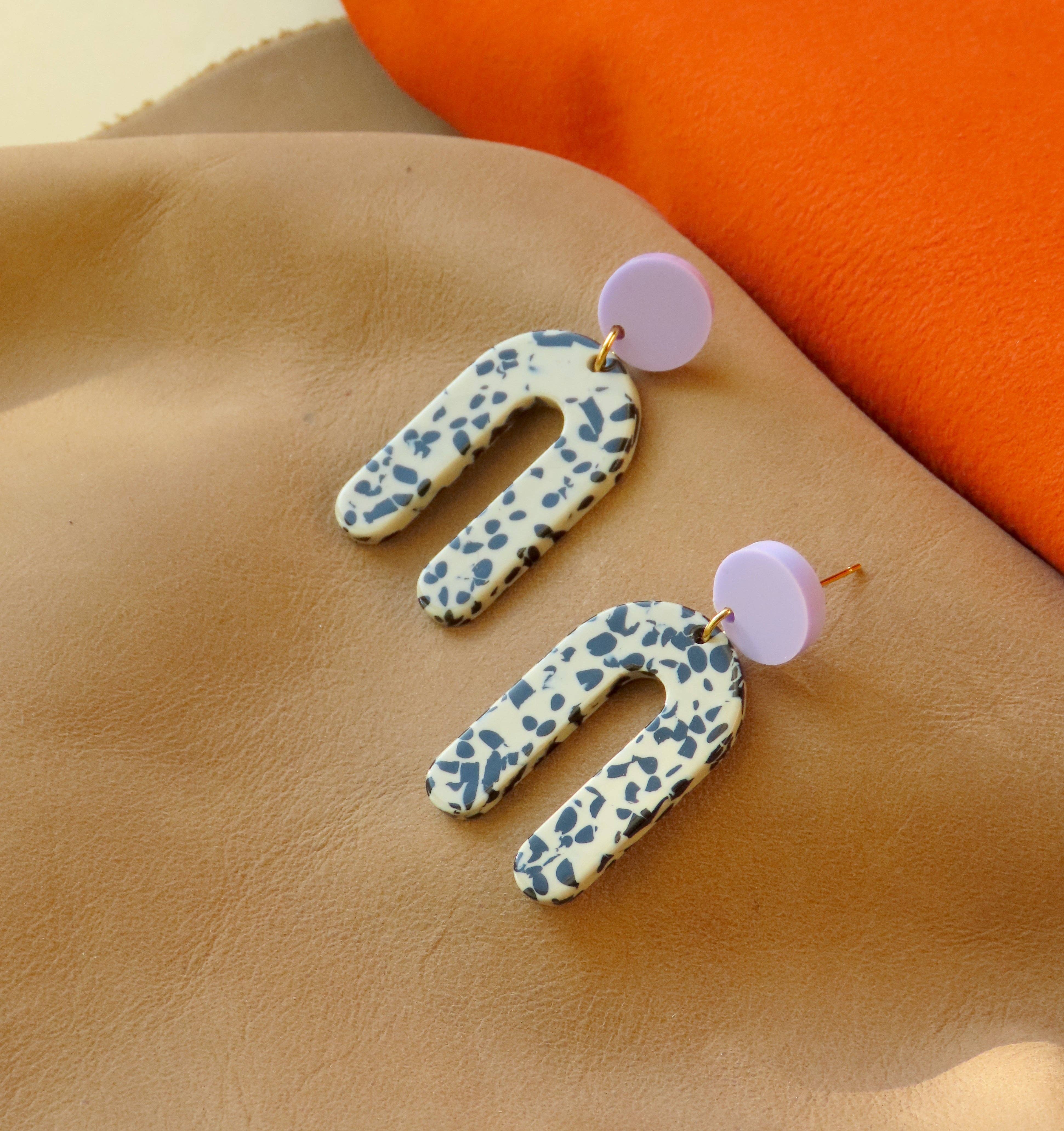 Boucles d'oreilles Statement | Arc Slim Greige à pois