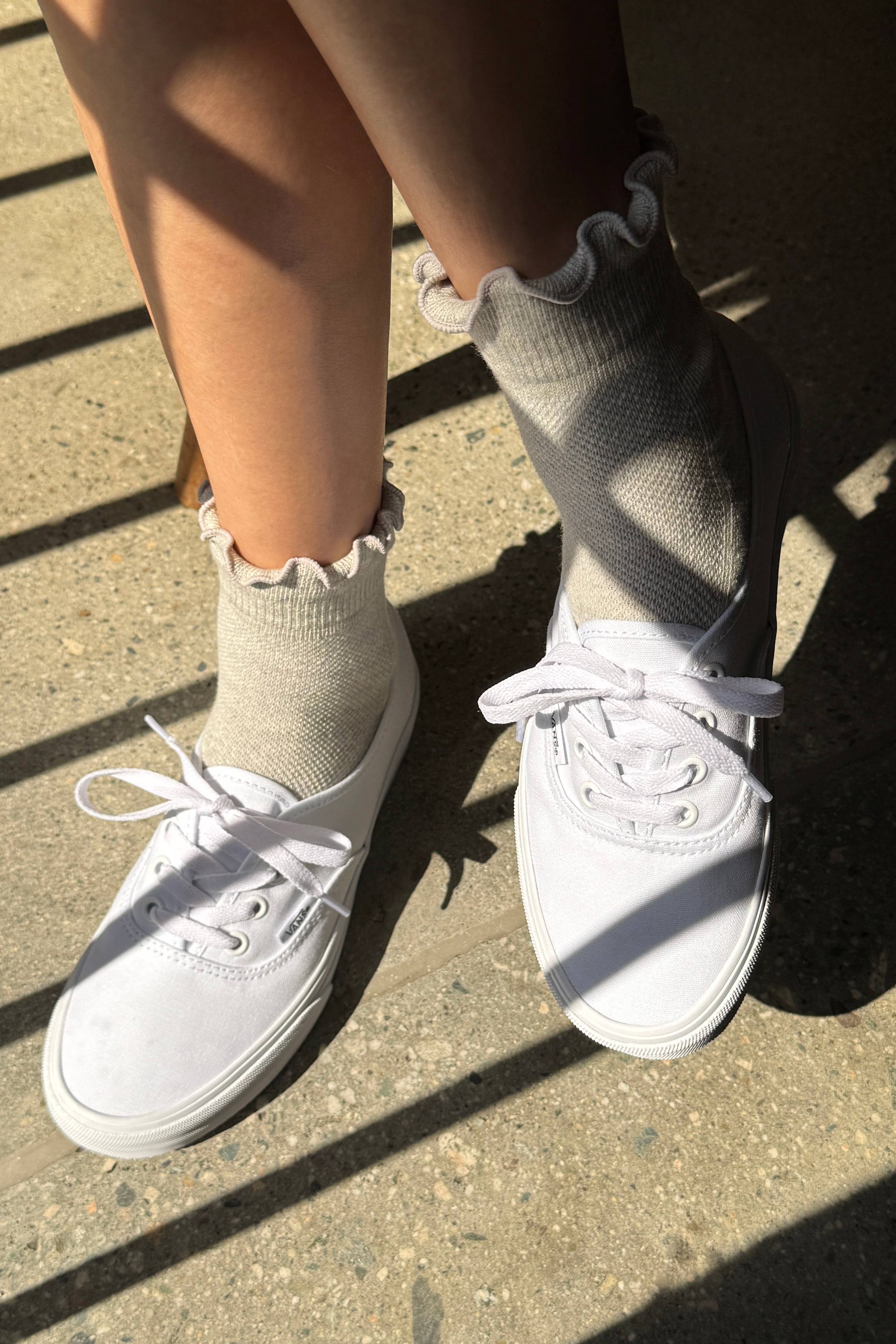 Rüschen-Hugger-Crew-Socken (Großhandel): HT. GREY / RED