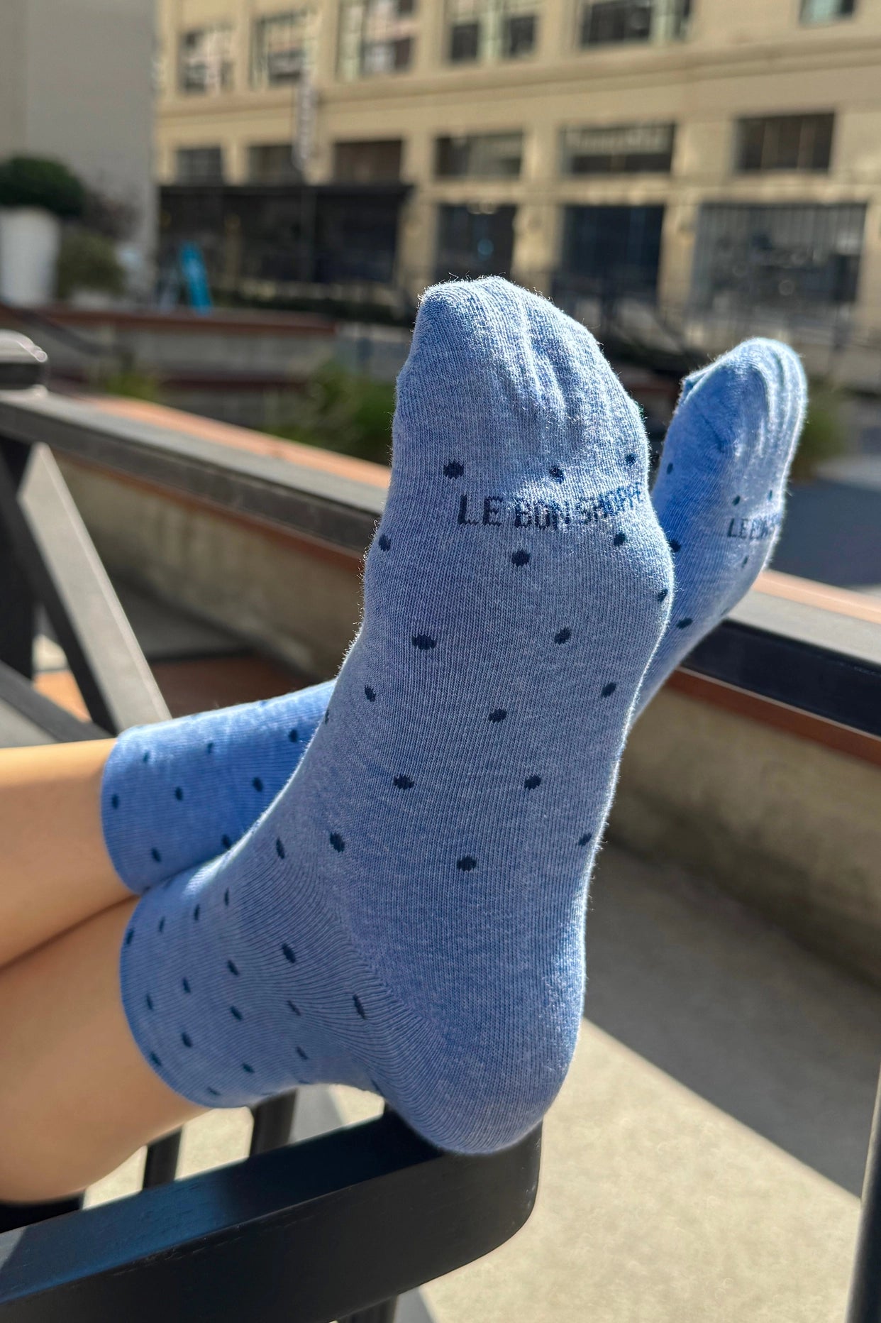 Gepunktete Sneaker-Socken blau