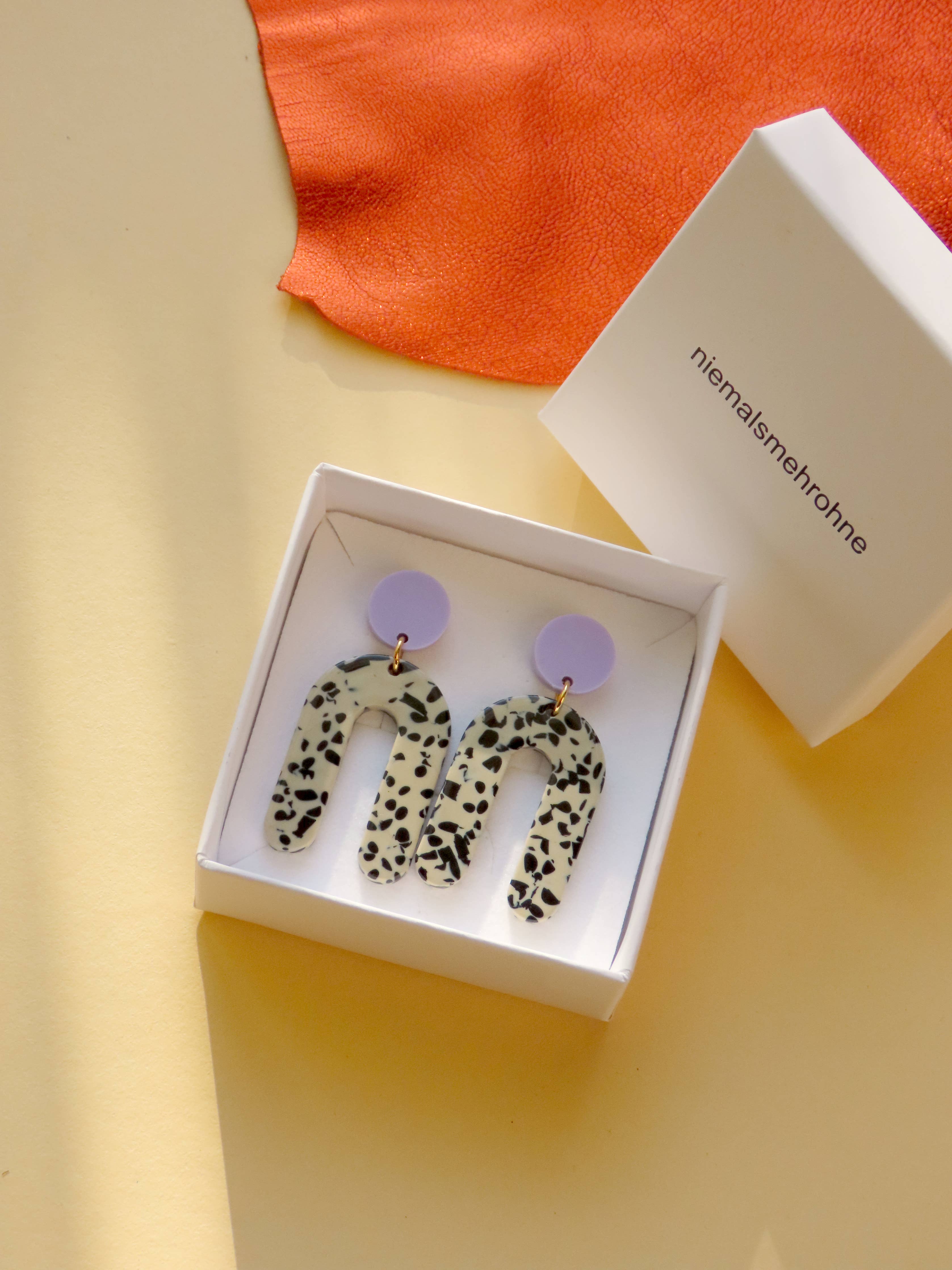 Boucles d'oreilles Statement | Arc Slim Greige à pois