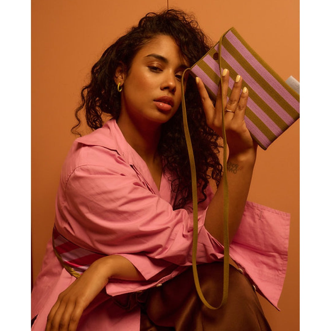 Housse de téléphone tricotée à rayures | lilas crépuscule & vert costa