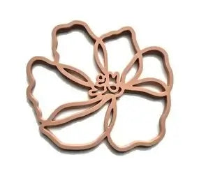 Silikon Pfannenuntersetzer dusty rose in Form einer Blume, idealer Schutz für Kochoberflächen.