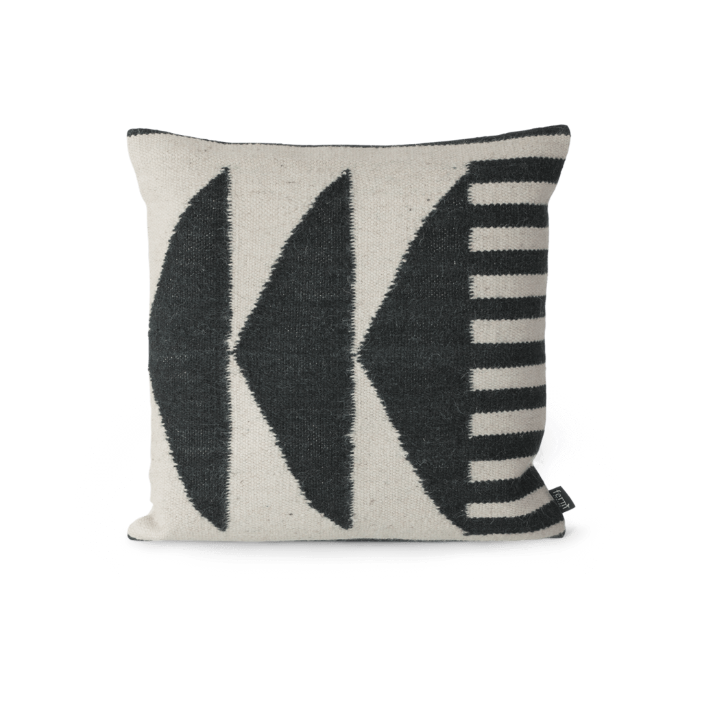 joyne.com | Kelim Kissen "Black Triangles" (50x50) von Ferm Living