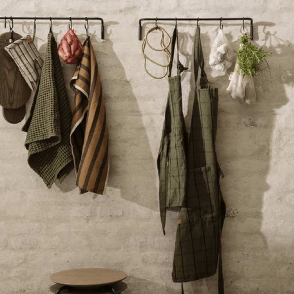 joyne.com | Hale Ofenhandschuh | sand/schwarz | rechte Hand von Ferm Living