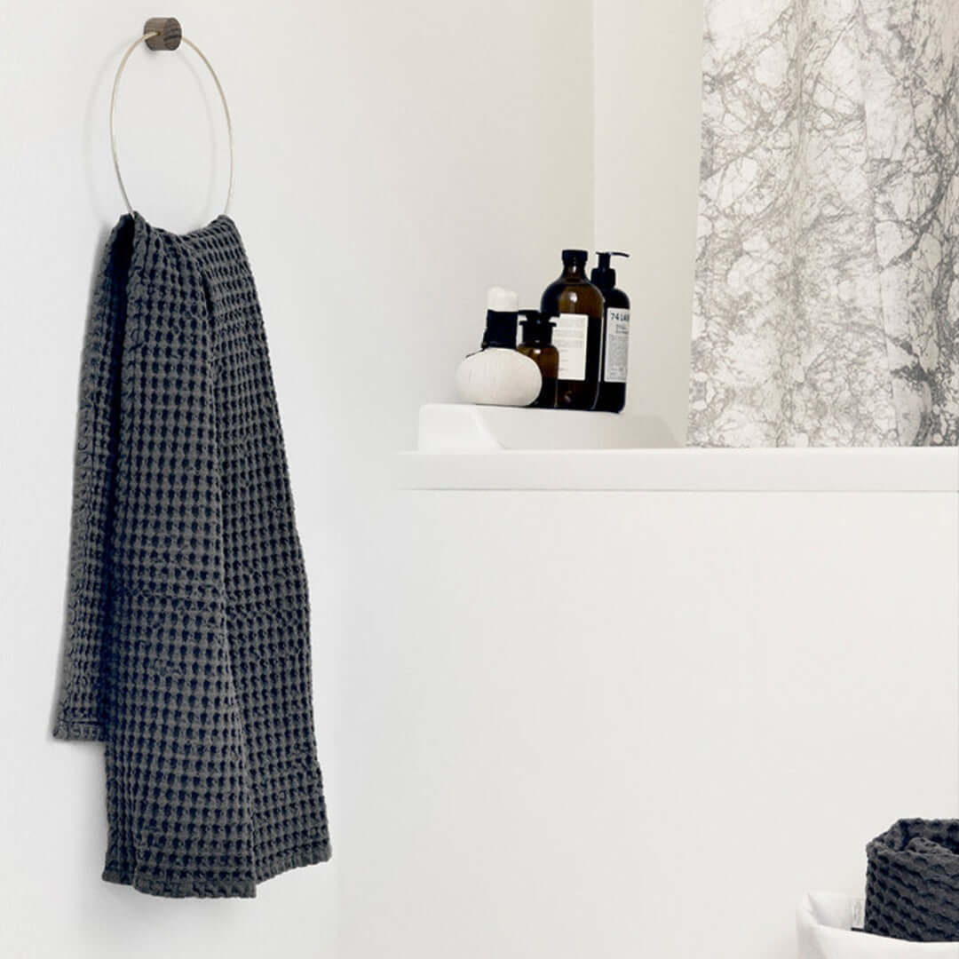 joyne.com | Handtuchhalter rund | Messing von Ferm Living