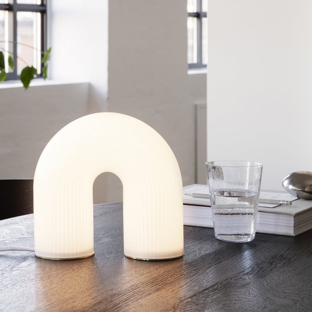 joyne.com | Tischleuchte Bogen | Vuelta von Ferm Living