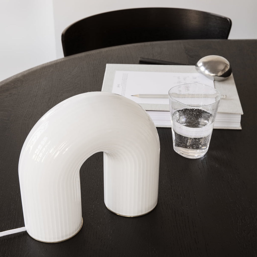 joyne.com | Tischleuchte Bogen | Vuelta von Ferm Living