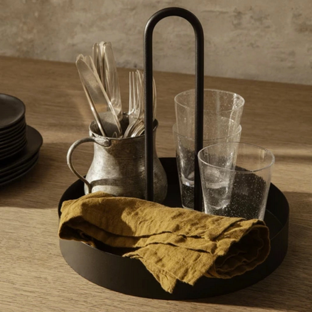 joyne.com | Tablett mit Tragegriff "Grib" | black von Ferm Living