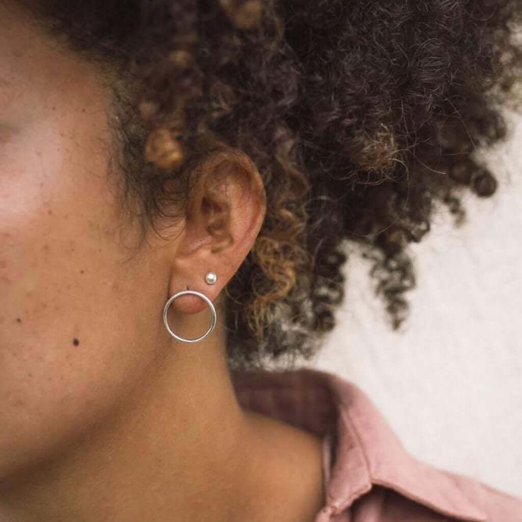 joyne.com | Ohrstecker rund outline div. Grössen von Clare Elisabeth Kilgour