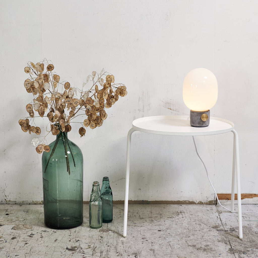 joyne.com | Tischlampe JWDA | Beton von Menu