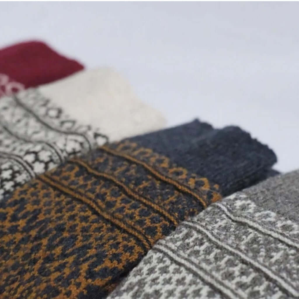 joyne.com | Woll Socken Jacquard Muster | navy & mustard von Nishiguchi Kutsushita