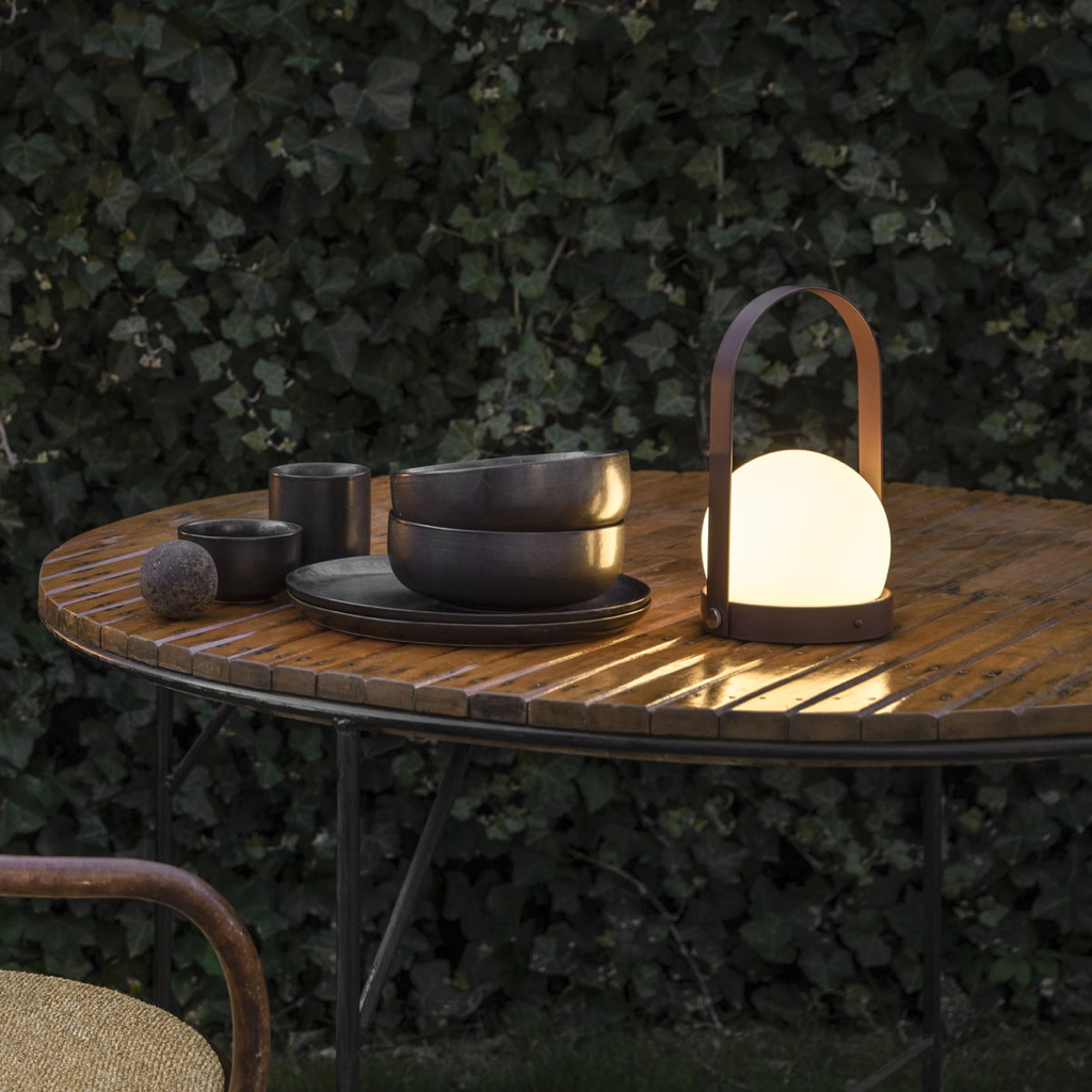 joyne.com | Tischlampe Carrie | bronzed brass von Menu