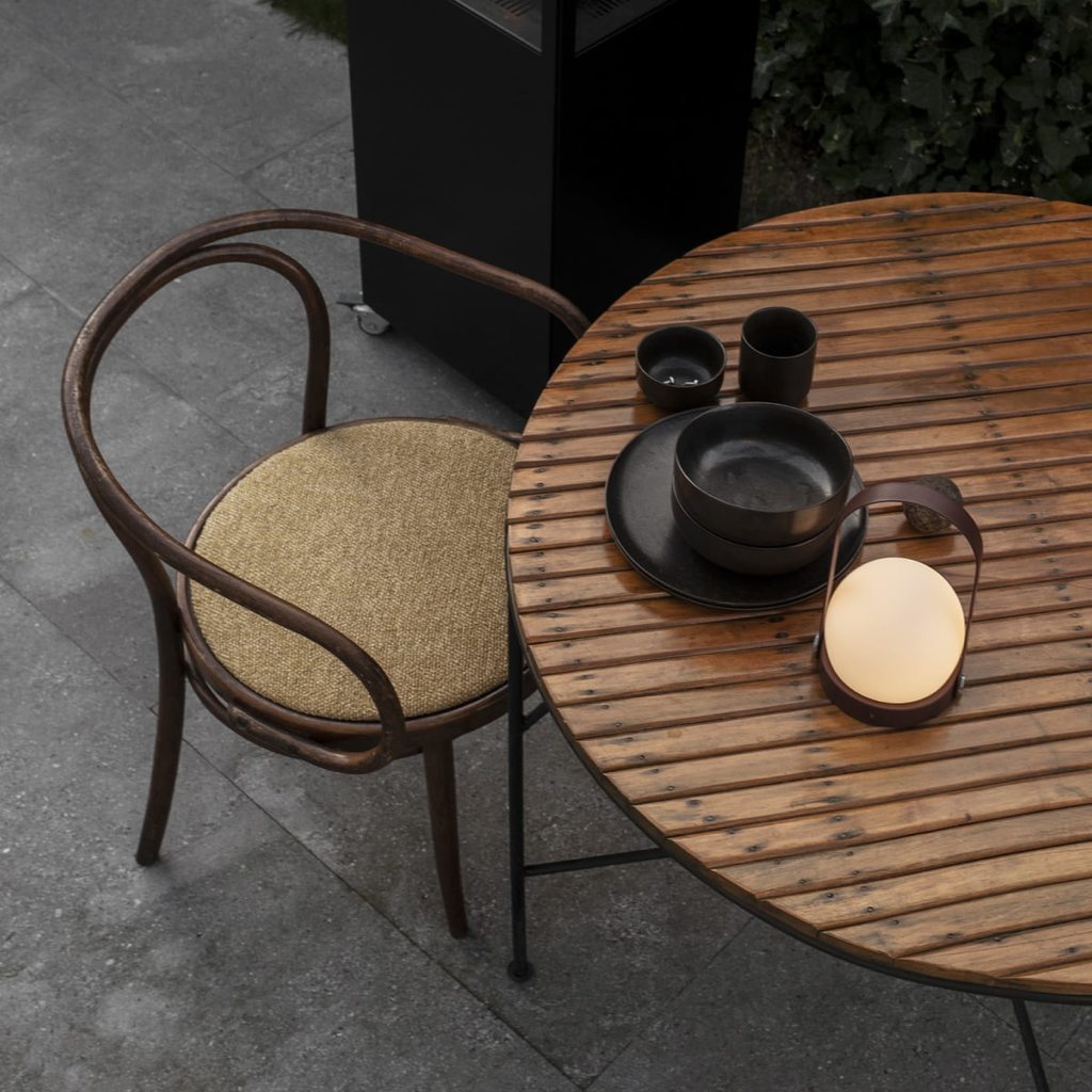 joyne.com | Tischlampe Carrie | bronzed brass von Menu