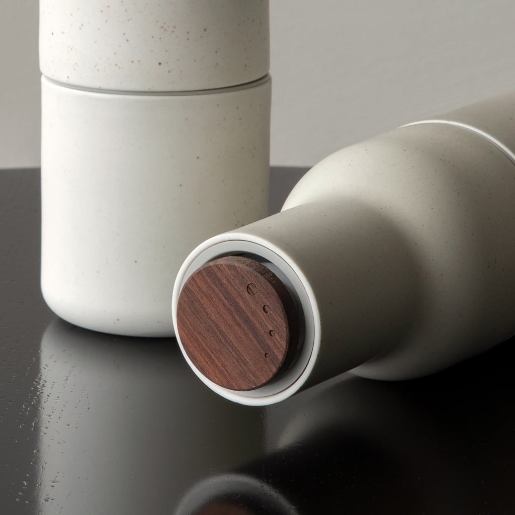 joyne.com | Salz- & Pfeffermühle Keramik (glasiert) | Sand von Menu