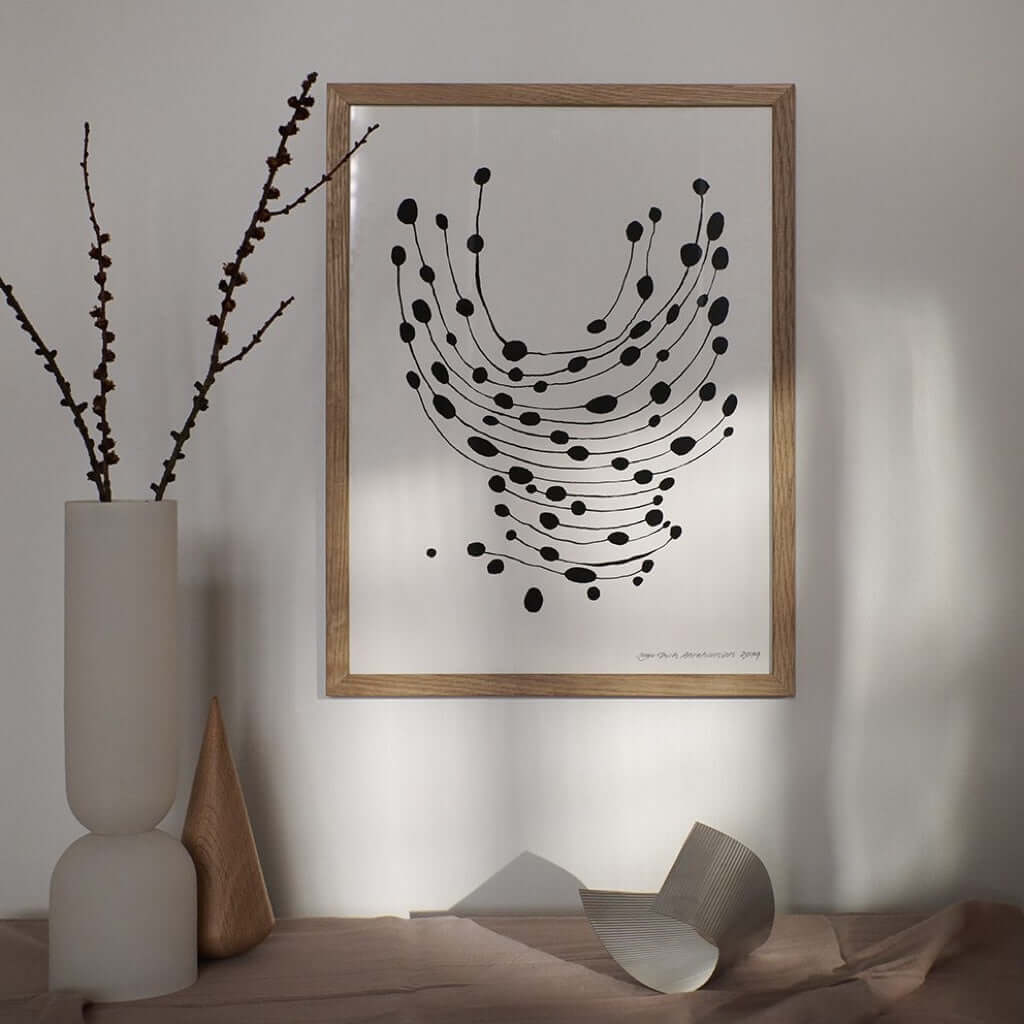 joyne.com | Gerahmter Kunstdruck "Dancing Dots" - Leise Dich Abrahamsen | zwei Grössen von The Poster Club