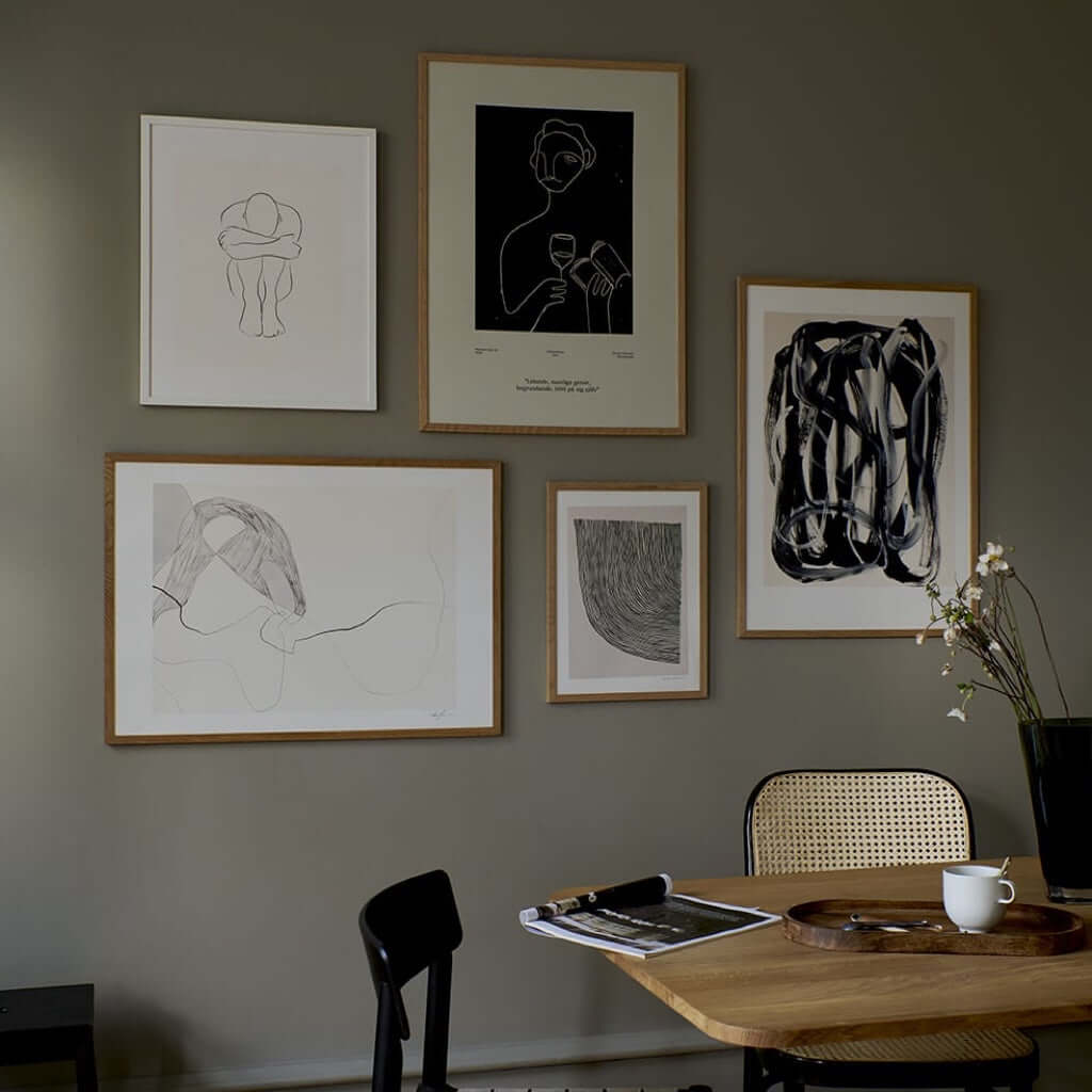 joyne.com | Gerahmter Kunstdruck "Curves" - Leise Dich Abrahamsen | zwei Grössen von The Poster Club