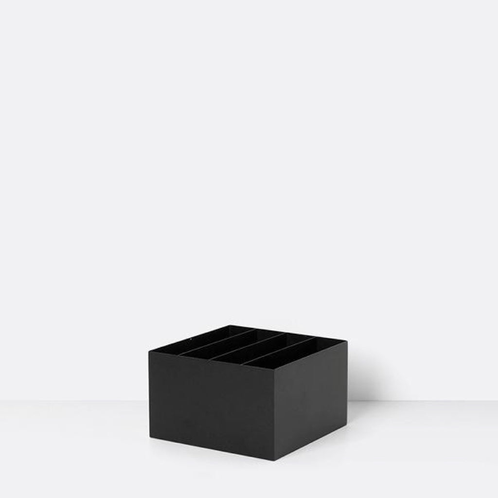 joyne.com | Pflanzenbox Divider | verschiedene Farben von Ferm Living