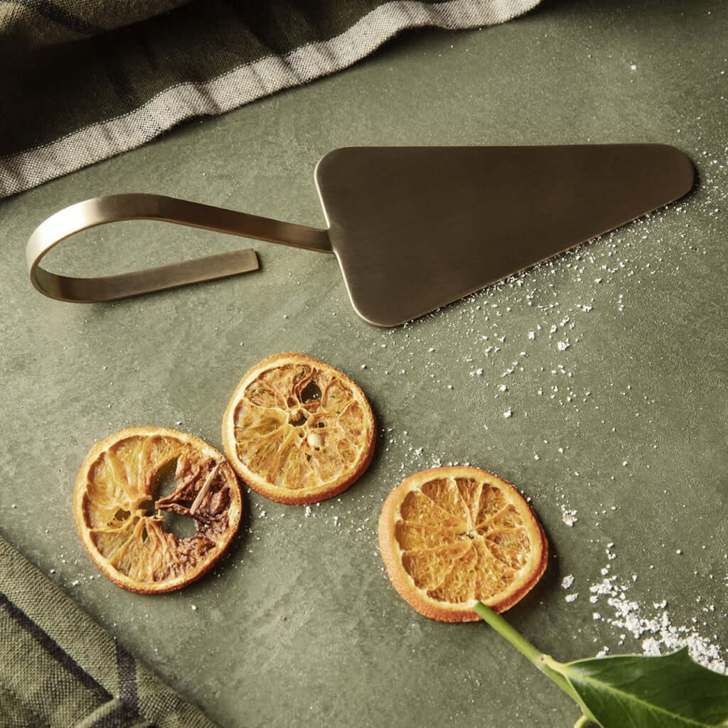 joyne.com | Kuchenheber | messing von Ferm Living
