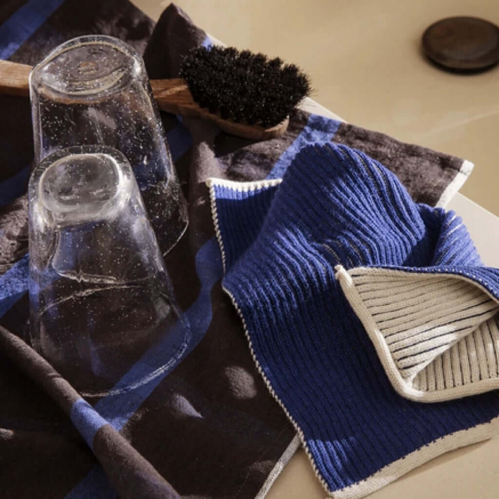 joyne.com | Hale Geschirrtuch | braun/blau von Ferm Living
