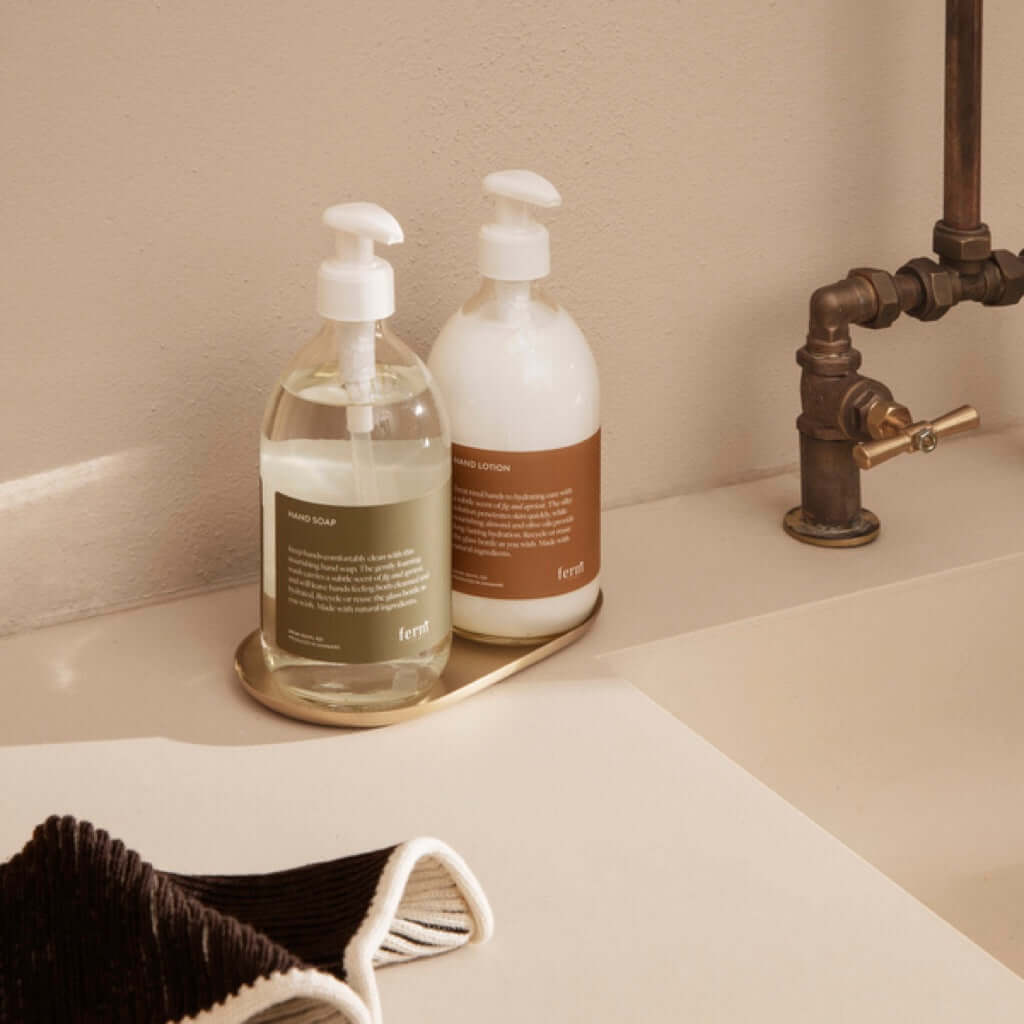 joyne.com | Basho Tablett messing | oval von Ferm Living