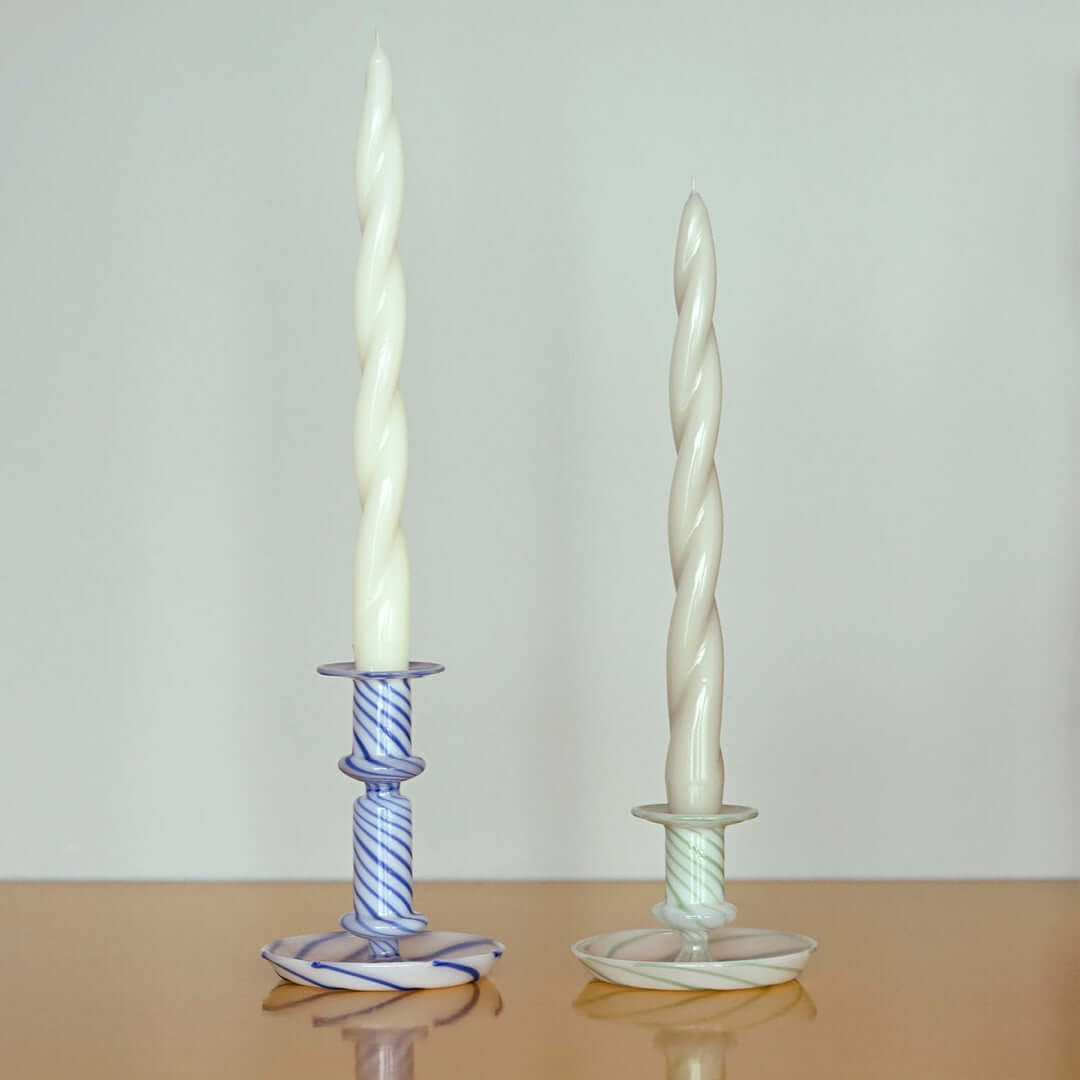 joyne.com | Kerzenständer Flare M | blue/white stripes von HAY