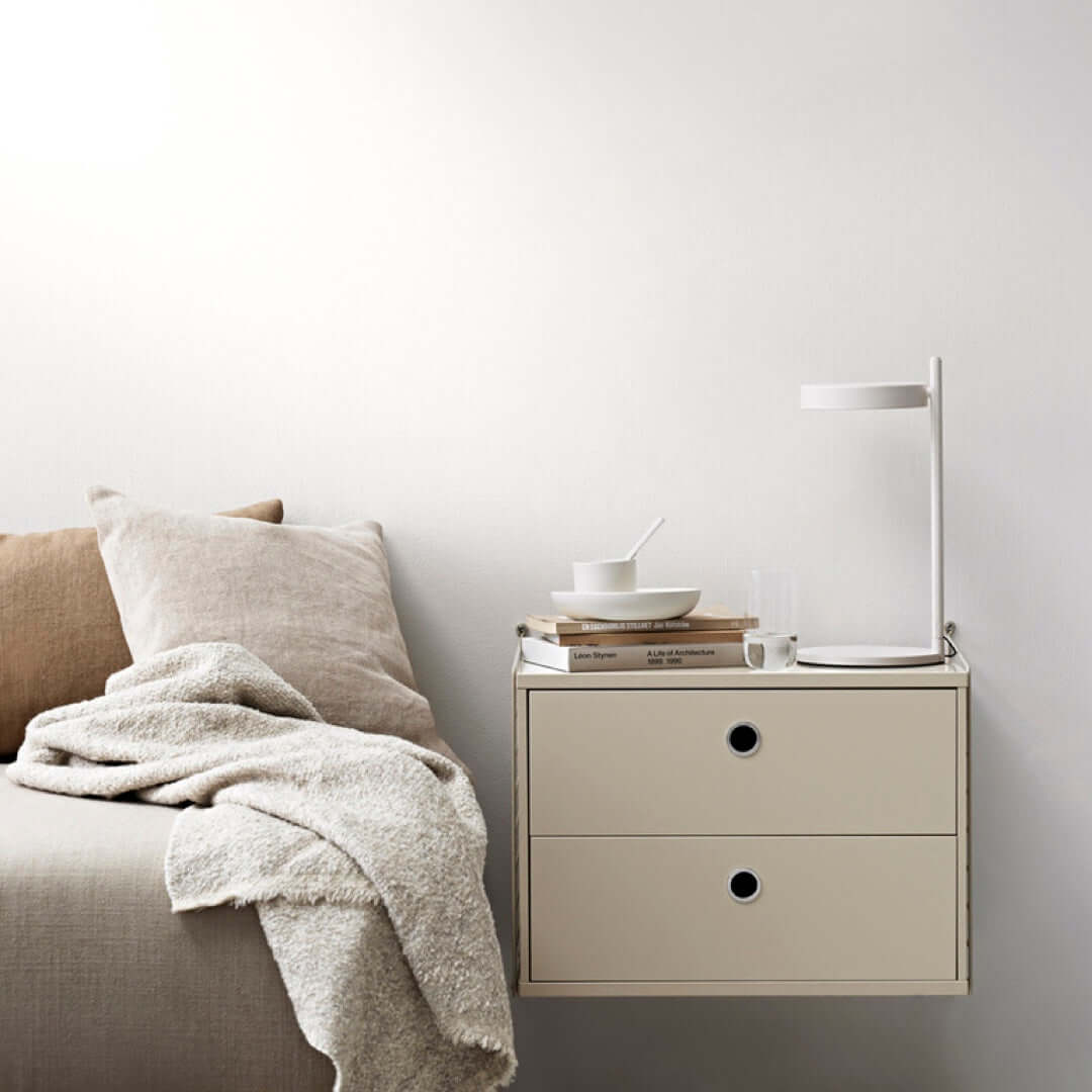 joyne.com | STRING Wandregal | Nachttisch von STRING® FURNITURE