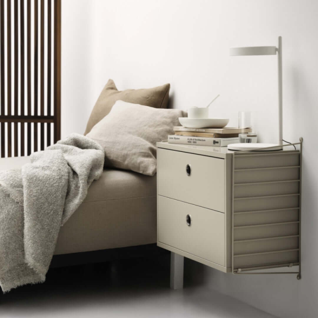 joyne.com | STRING Wandregal | Nachttisch von STRING® FURNITURE