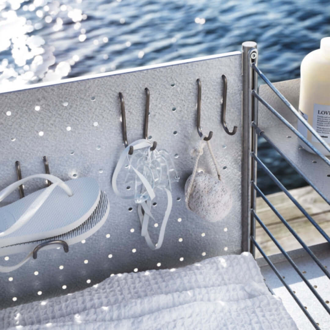 joyne.com | STRING Outdoor | schmal von STRING® FURNITURE